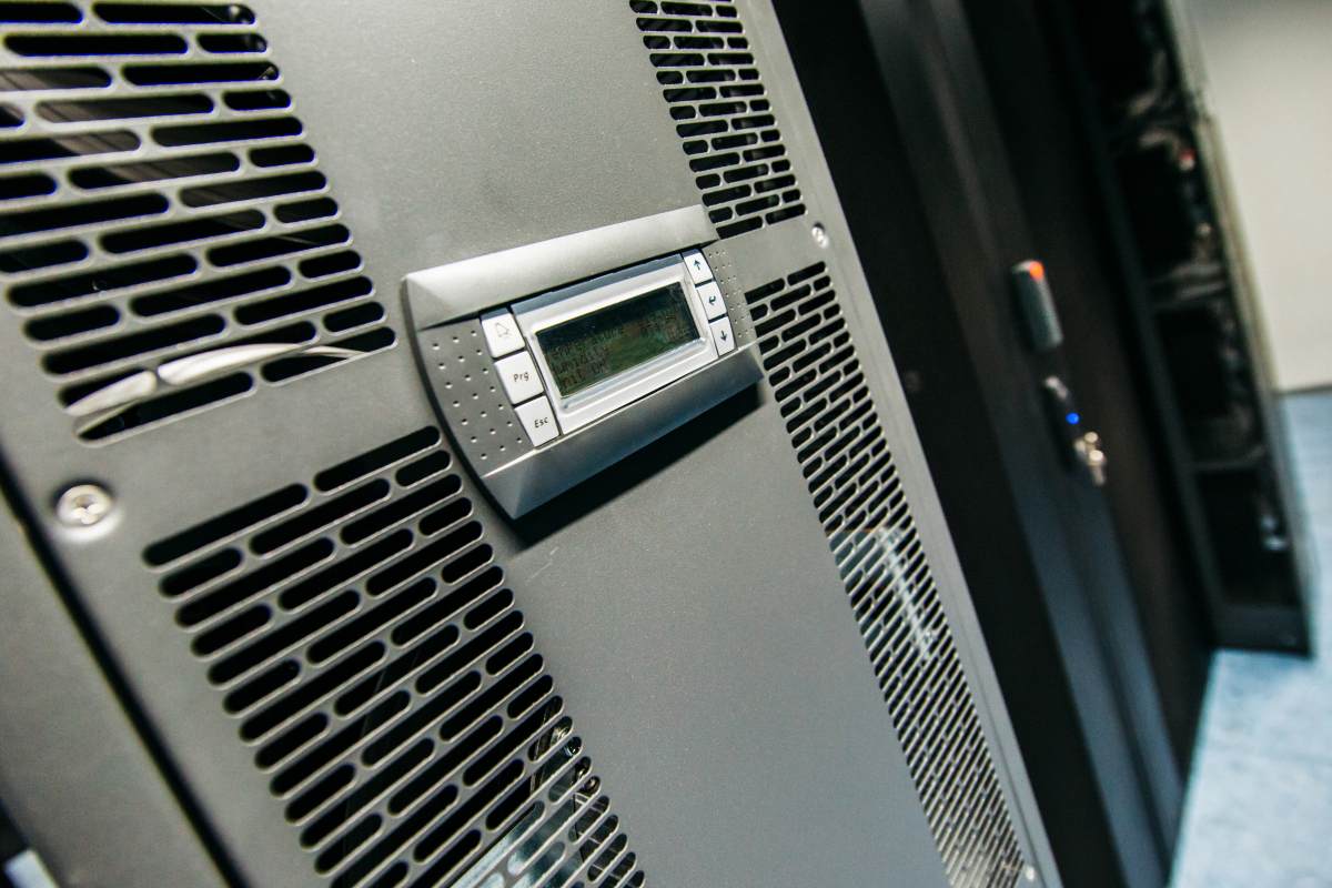 Serwerownia Wrocławskiego Parku Technologicznego – infrastruktura centrum hostingu i kolokacji zapewniająca bezpieczne przechowywanie danych firm.